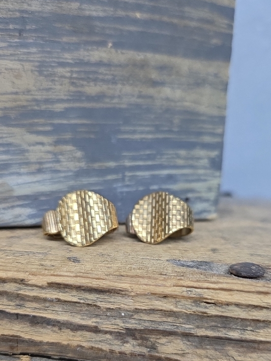 HJG Jewelry - Vintage Signed HJG Gold-Tone Clip On Earrings